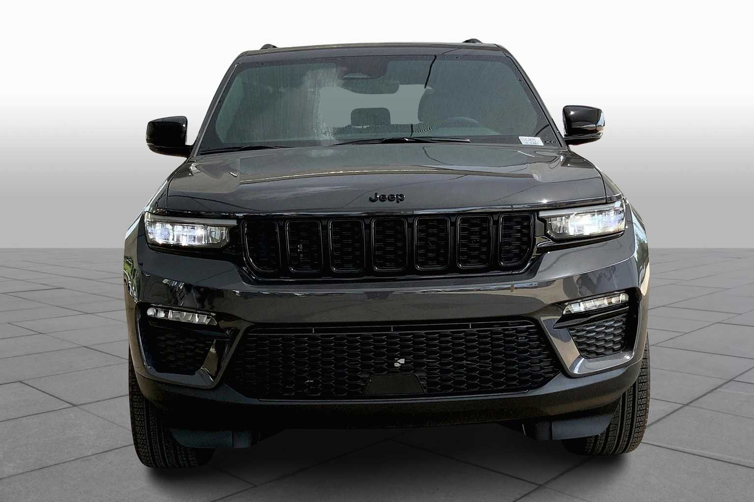 2025 Jeep Grand Cherokee Limited photo 3