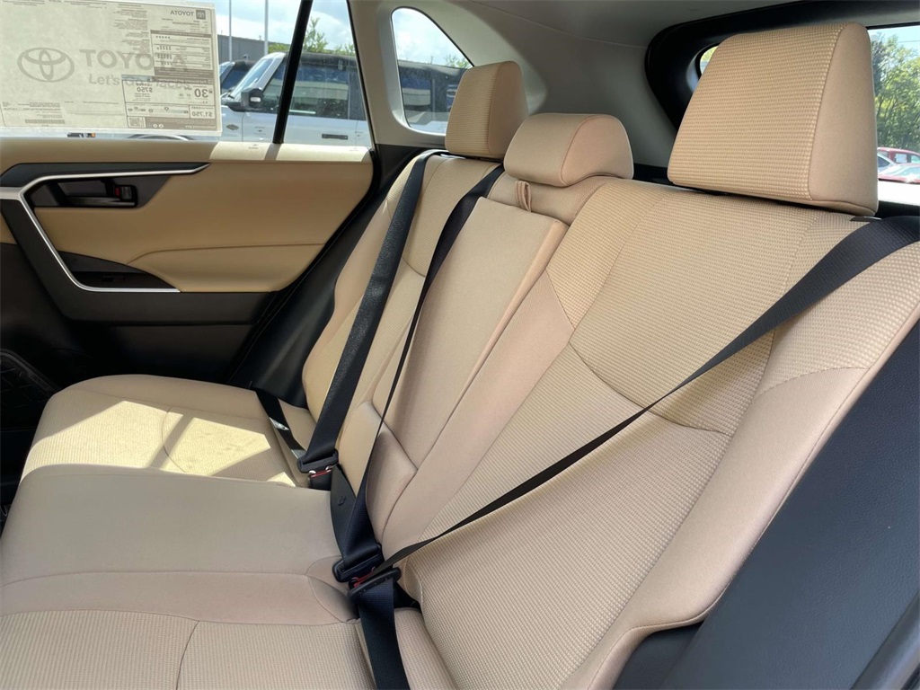 2025 Toyota RAV4 LE photo 8