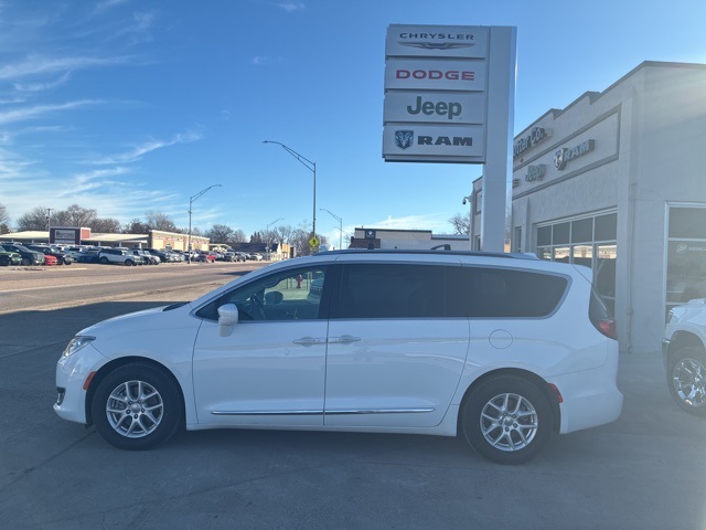 2020 Chrysler Pacifica Touring L's photo