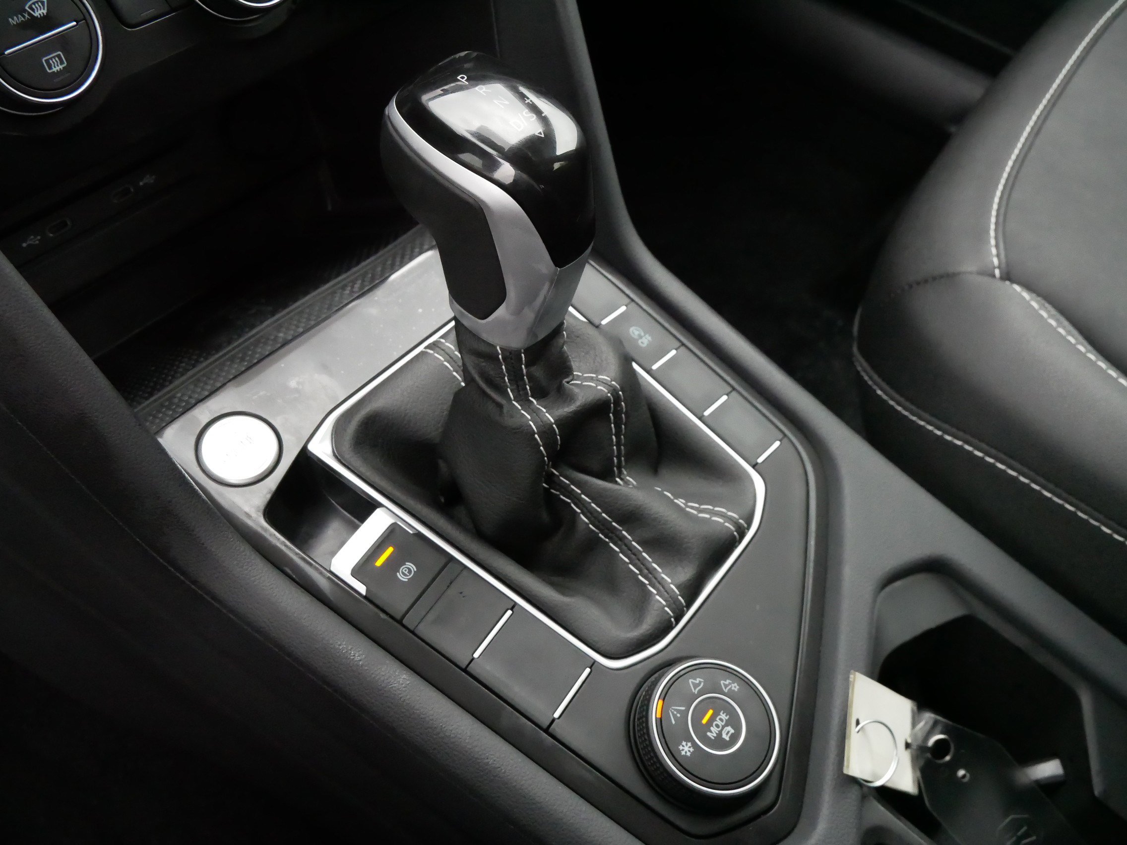 2024 Volkswagen Taos SE photo 21