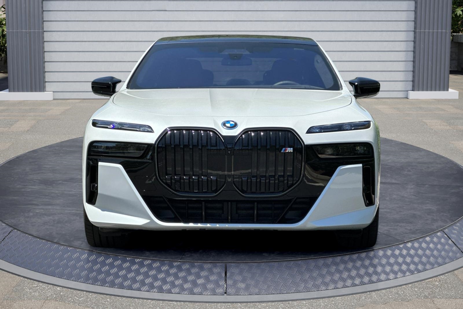 2025 Bmw i7 M70 photo 2
