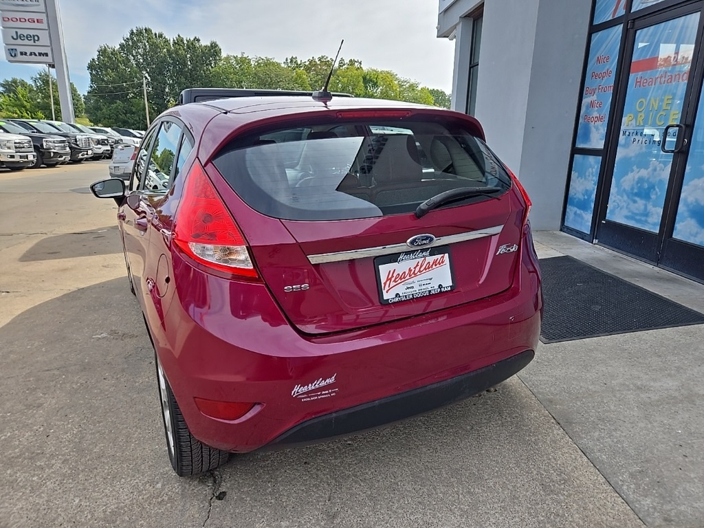 2011 Ford Fiesta SES photo 8
