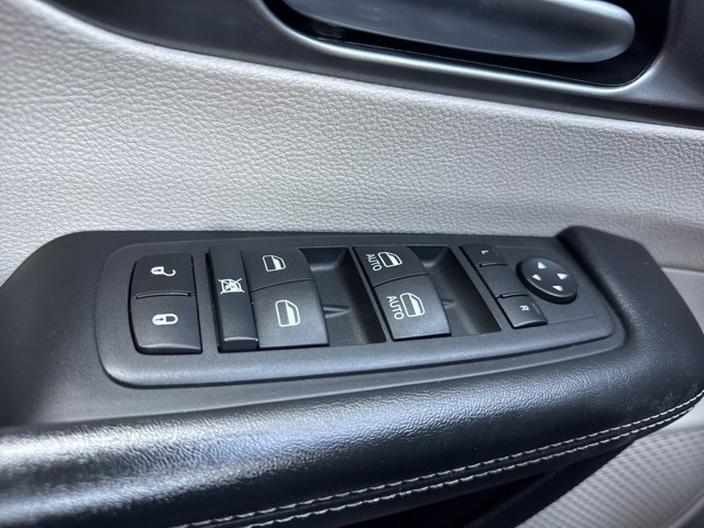 2022 Chrysler Pacifica Touring L photo 26
