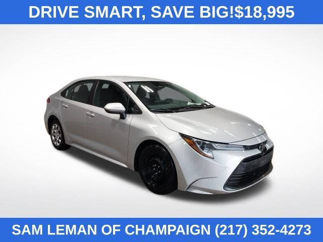 2024 Toyota Corolla LE's photo