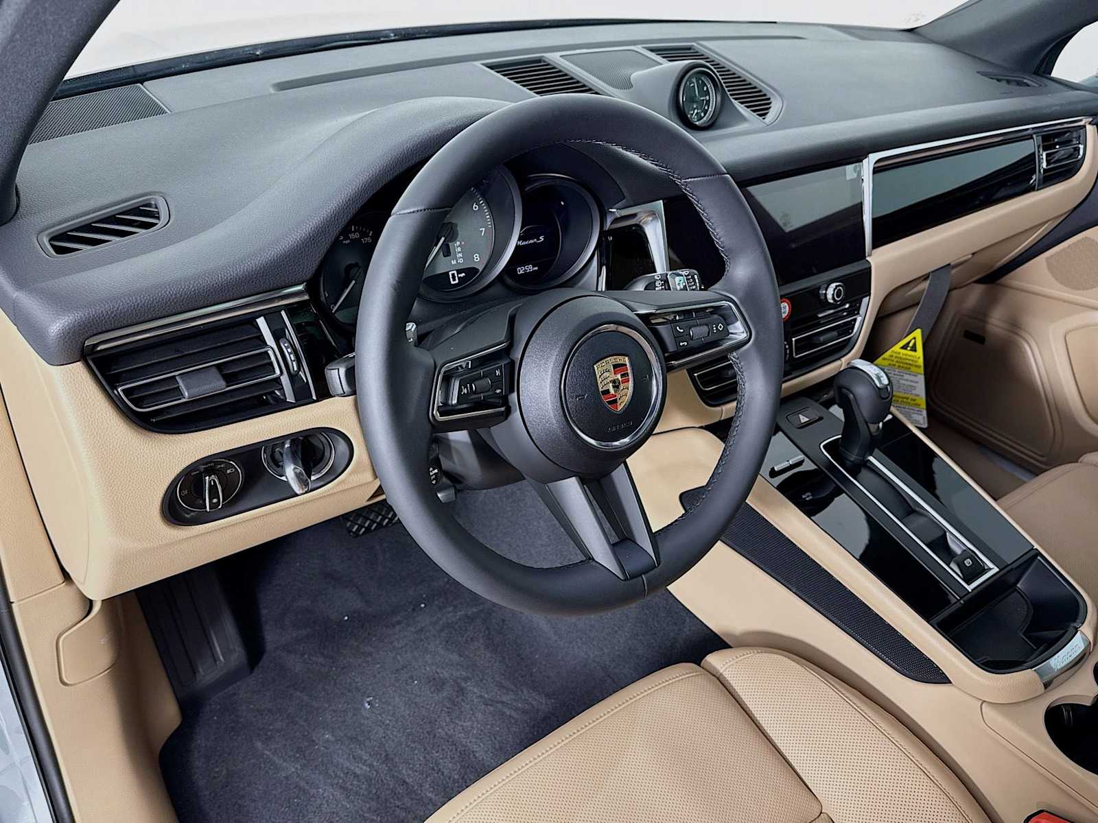 2025 Porsche Macan S photo 4