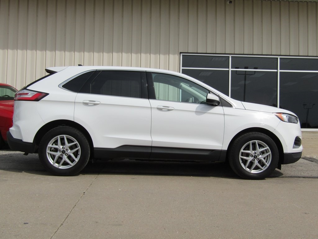 2024 Ford Edge SEL photo 2