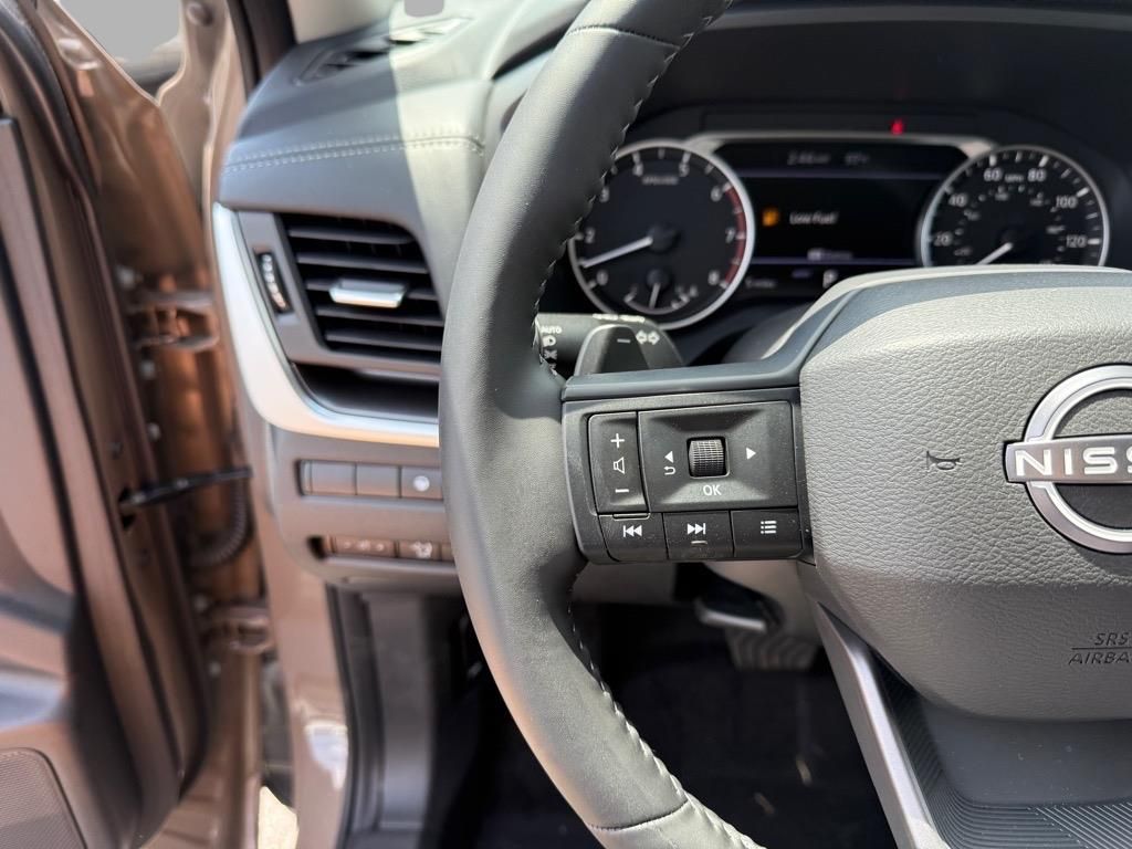 2025 Nissan Rogue SV photo 8