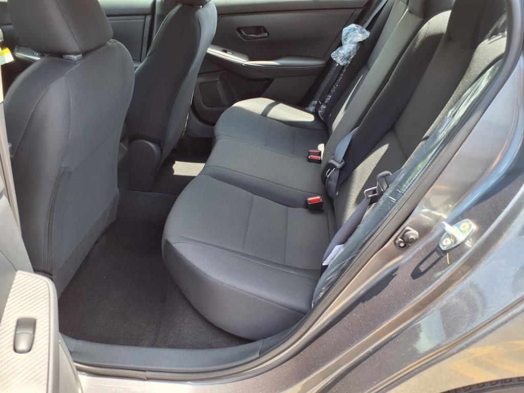 2025 Nissan Sentra S photo 11