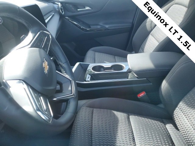 2025 Chevrolet Equinox LT photo 4