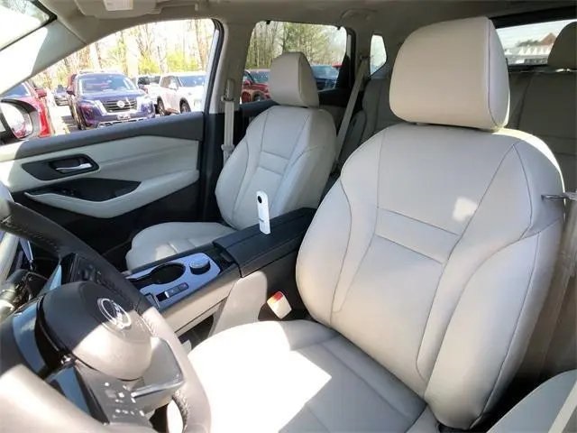 2026 Nissan Rogue SV photo 7