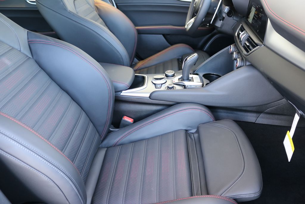 2025 Alfa Romeo Giulia SPRINT photo 21
