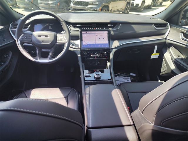 2025 Jeep Grand Cherokee Limited photo 2