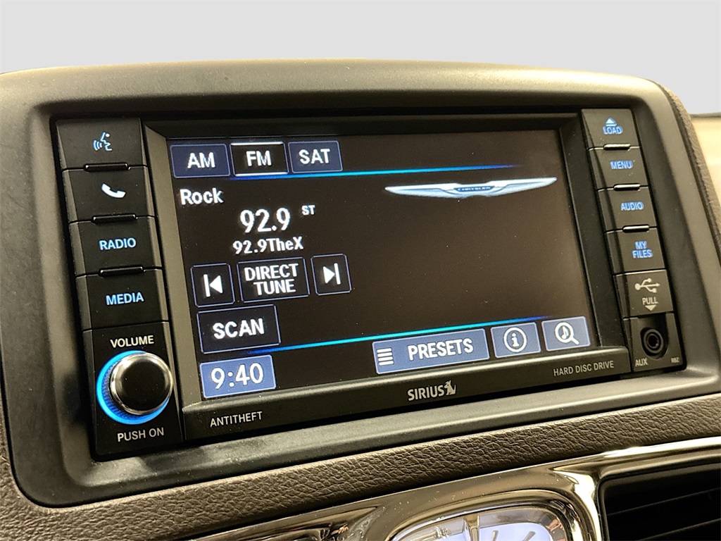 2013 Chrysler Town & Country Touring photo 24