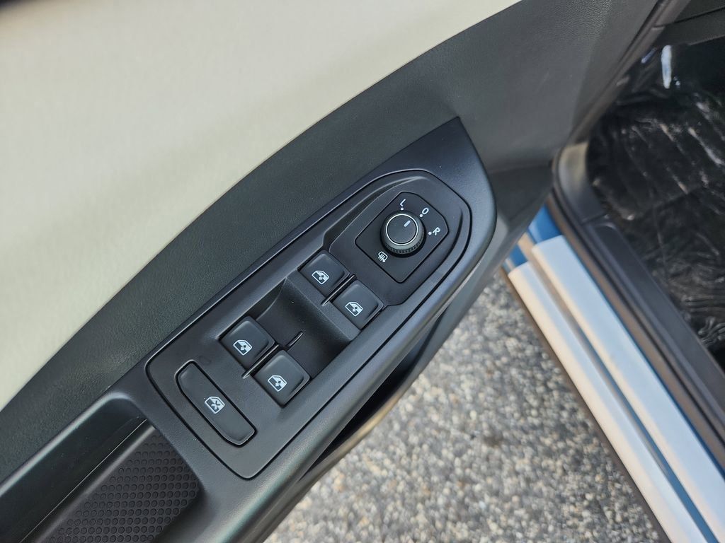 2025 Volkswagen Taos S photo 8