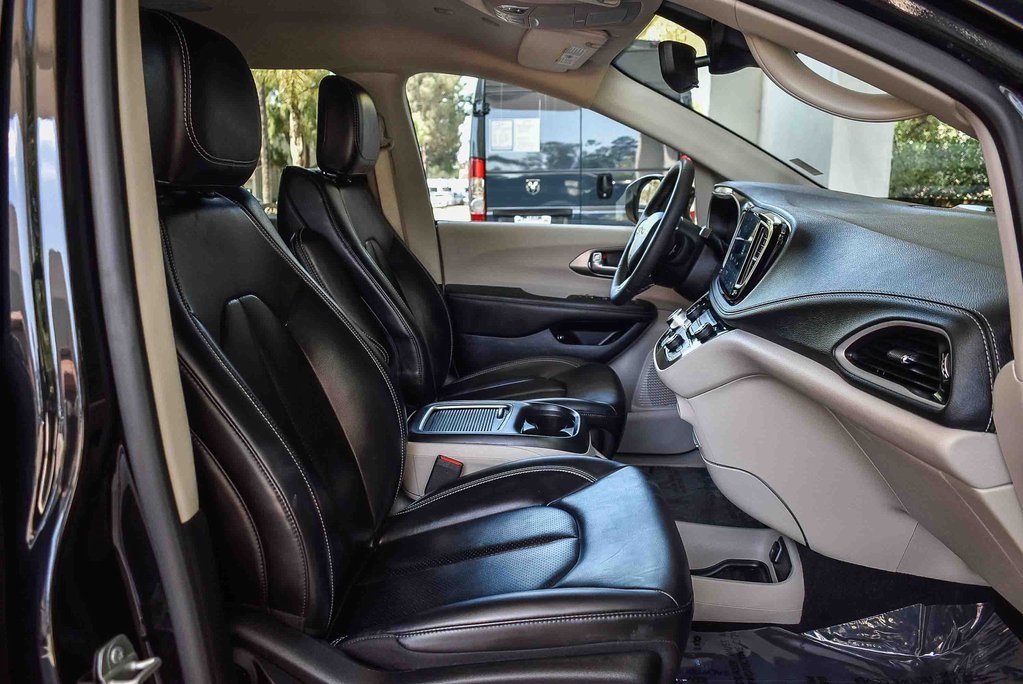 2023 Chrysler Pacifica Hybrid Touring L photo 14