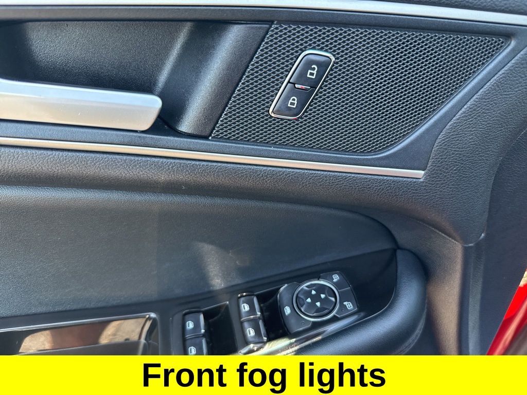 2020 Ford Edge SEL photo 18
