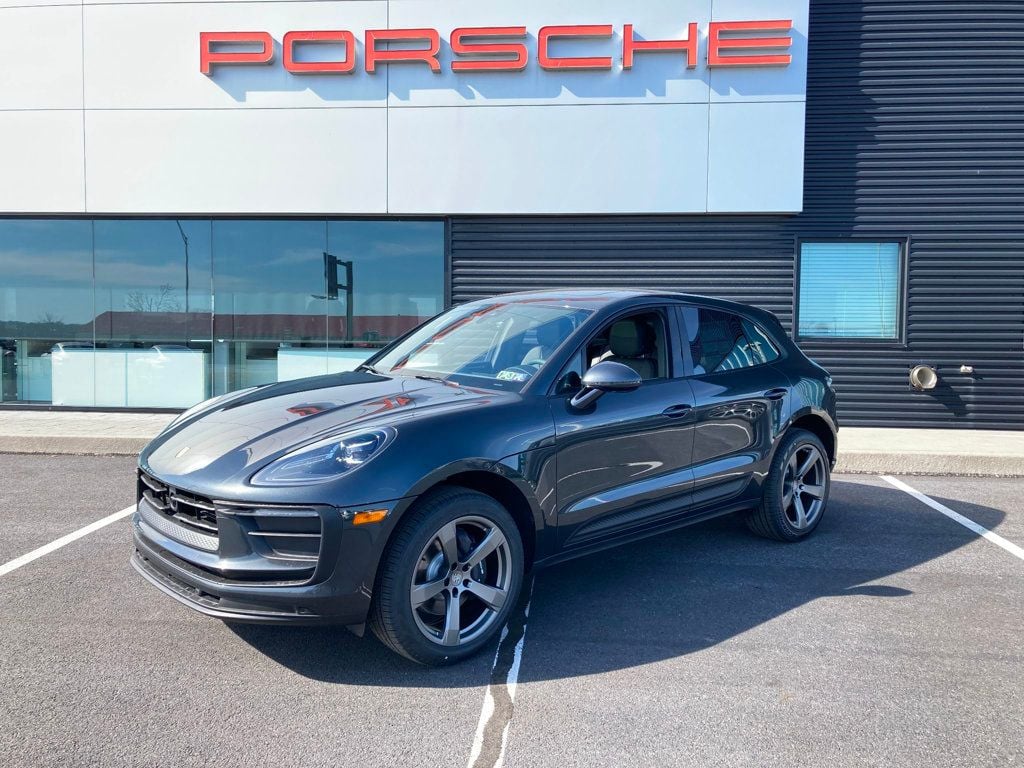 2025 Porsche Macan's photo