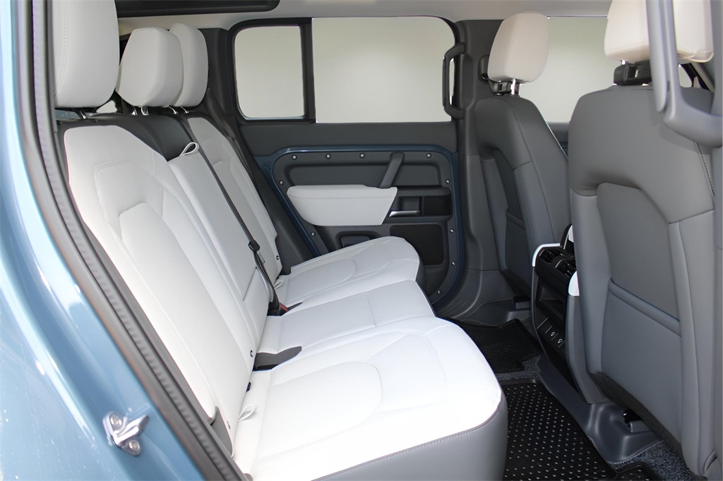 2025 Land Rover Defender 110 S photo 16