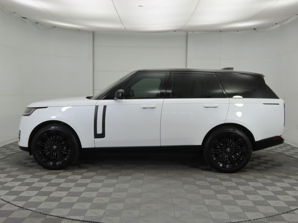 2025 Land Rover Range Rover SE photo 5