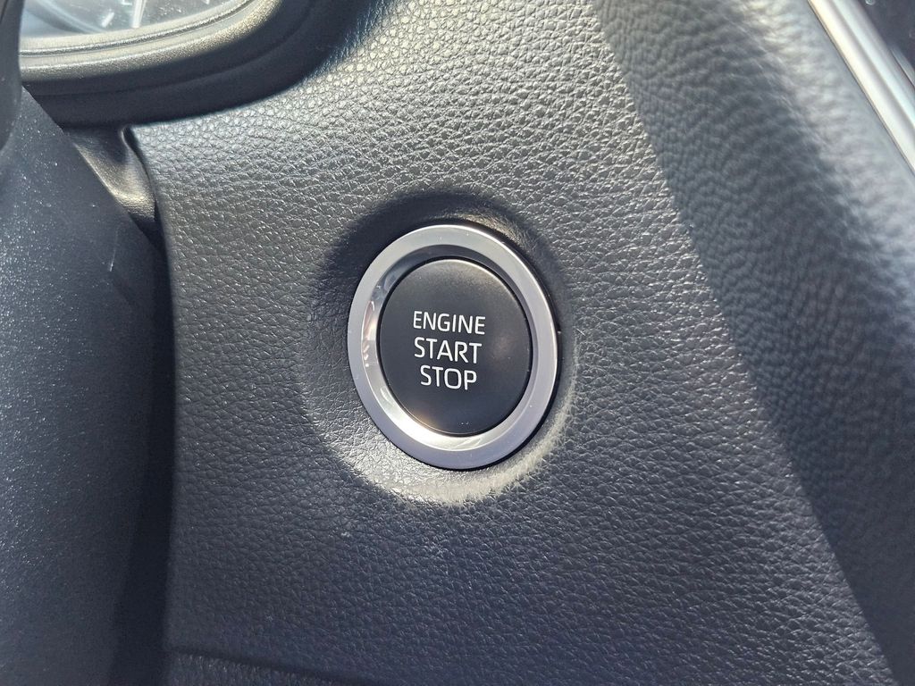2023 Toyota Corolla SE photo 16