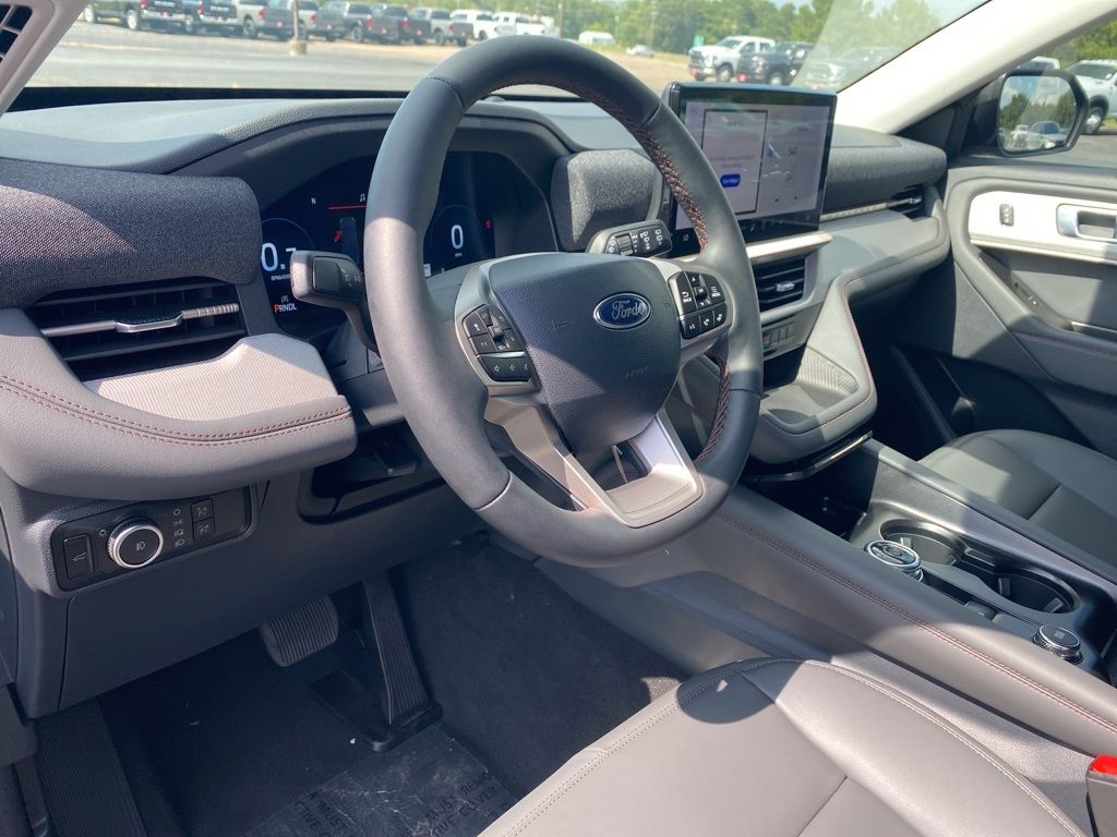 2025 Ford Explorer photo 12