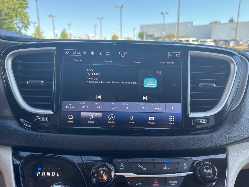 2023 Chrysler Pacifica Touring L photo 38
