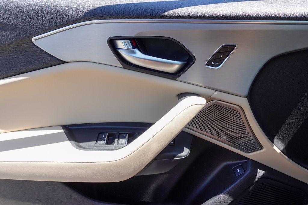 2025 Acura TLX Technology photo 10