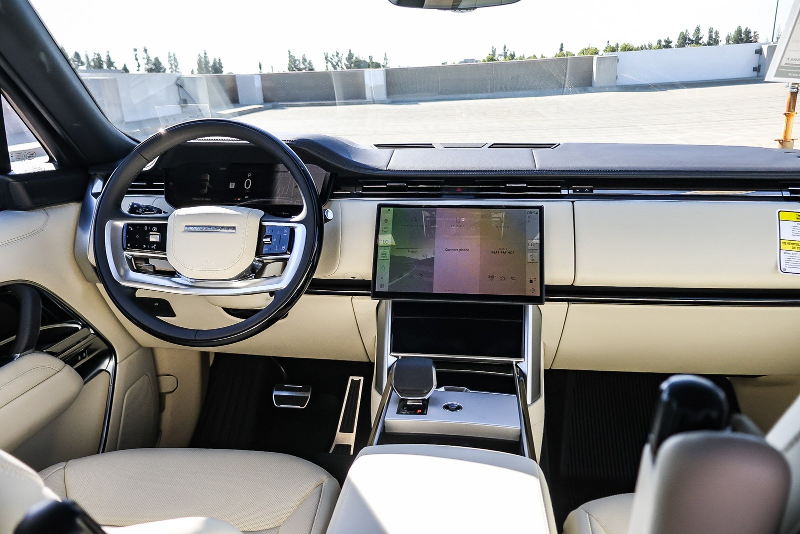 2025 Land Rover Range Rover SE photo 16