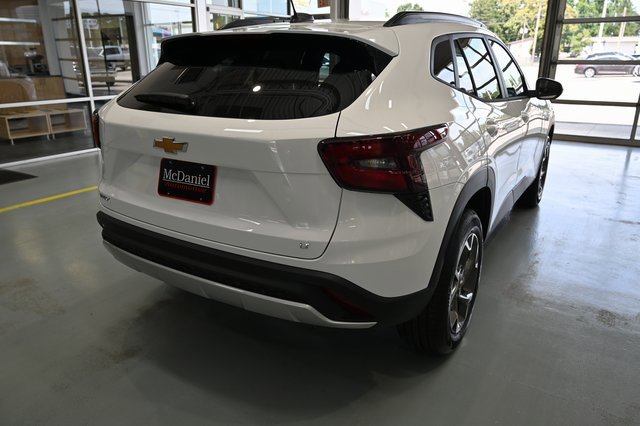 2025 Chevrolet Trax LT photo 4