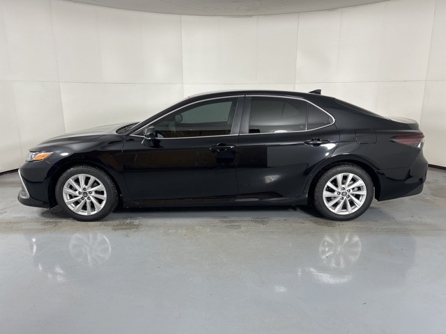 2022 Toyota Camry LE photo 4