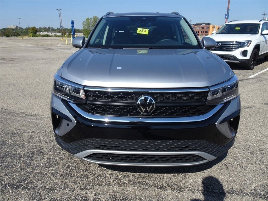 2024 Volkswagen Taos SE photo 8