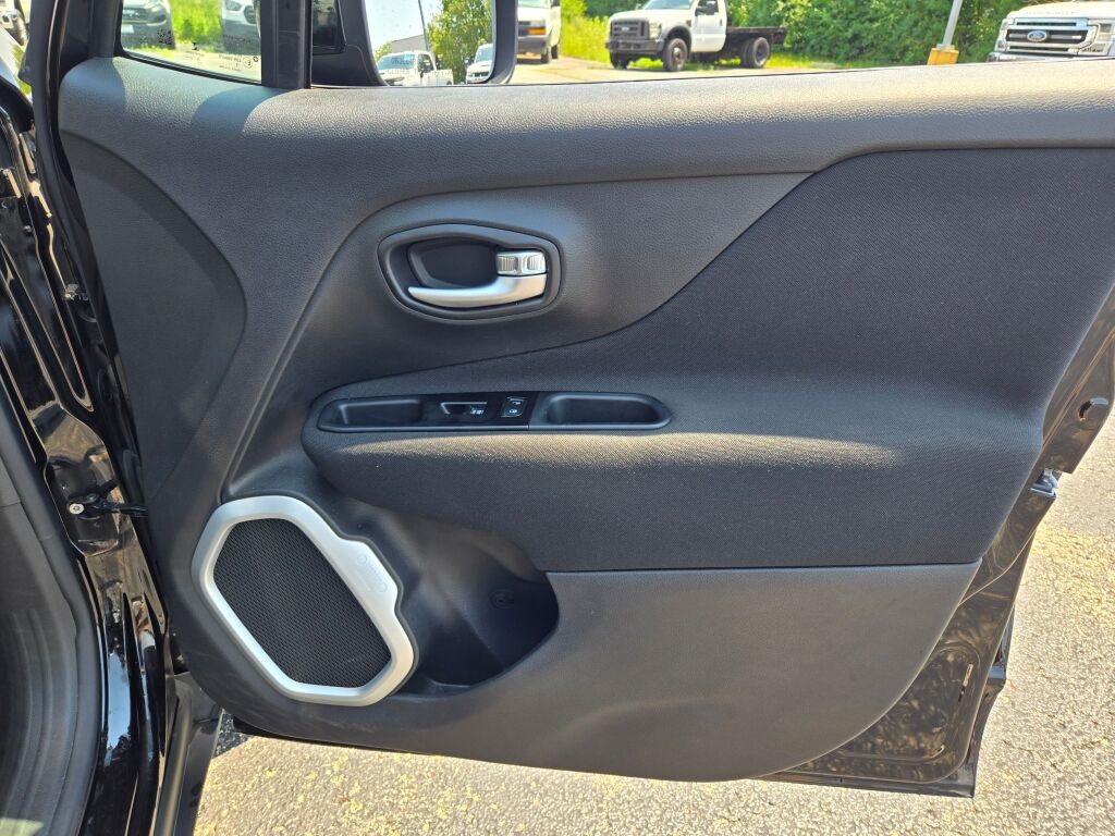 2021 Jeep Renegade Latitude photo 6