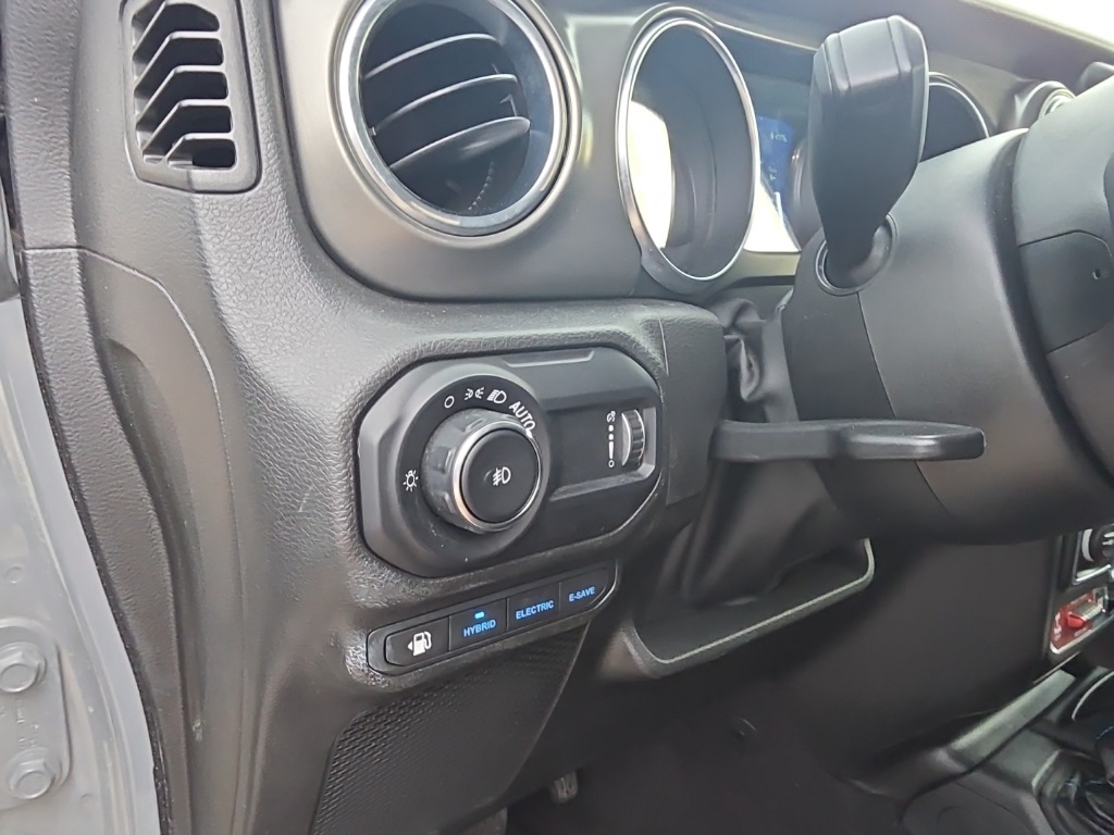 2023 Jeep Wrangler Rubicon 4xe photo 16