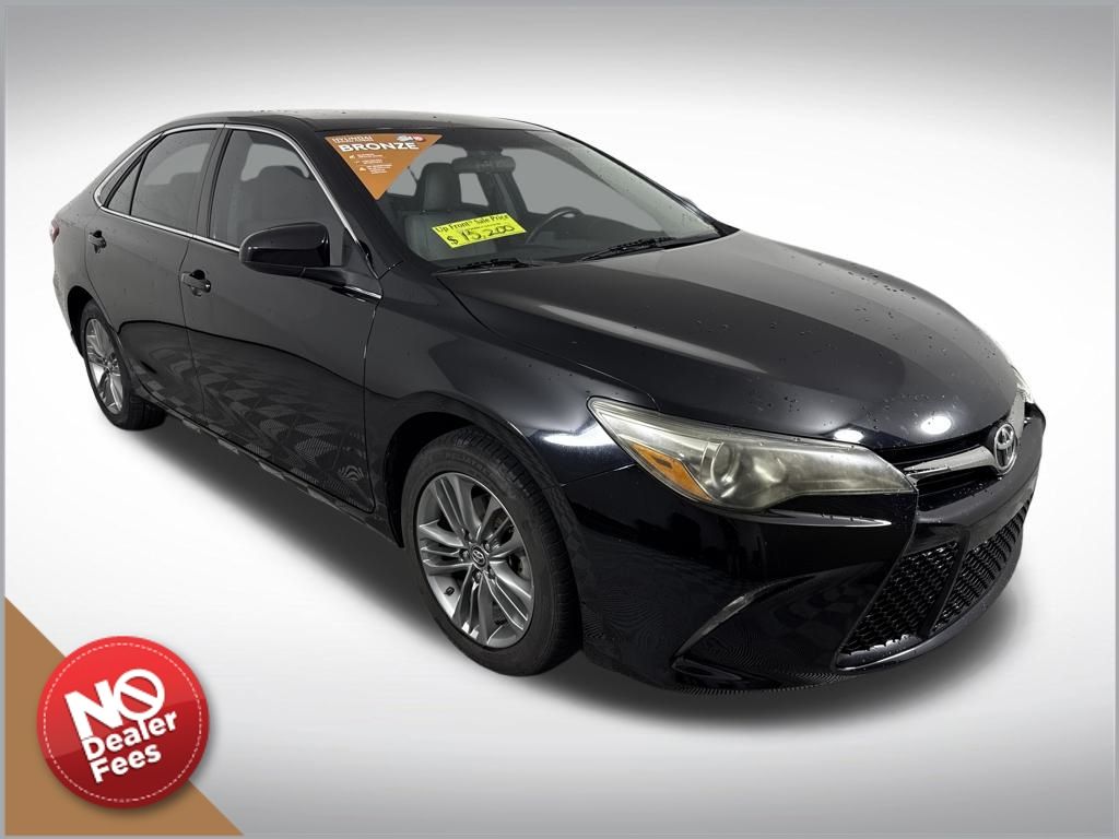 2017 Toyota Camry SE's photo