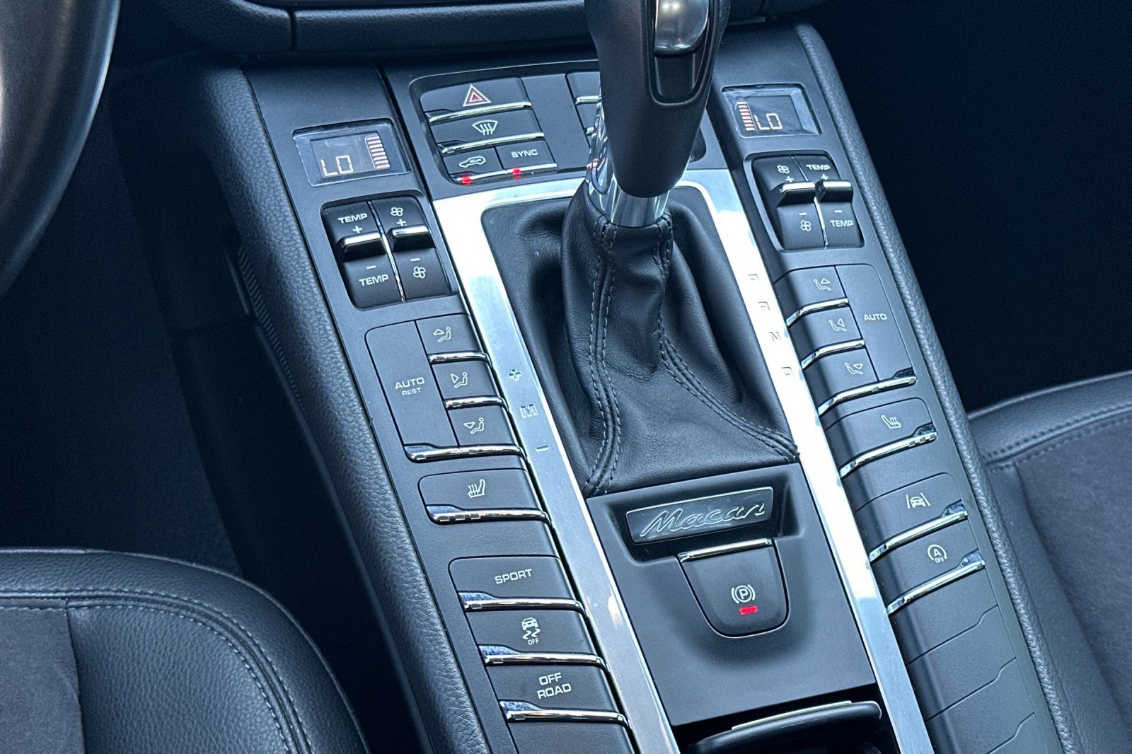 2021 Porsche Macan Base photo 19