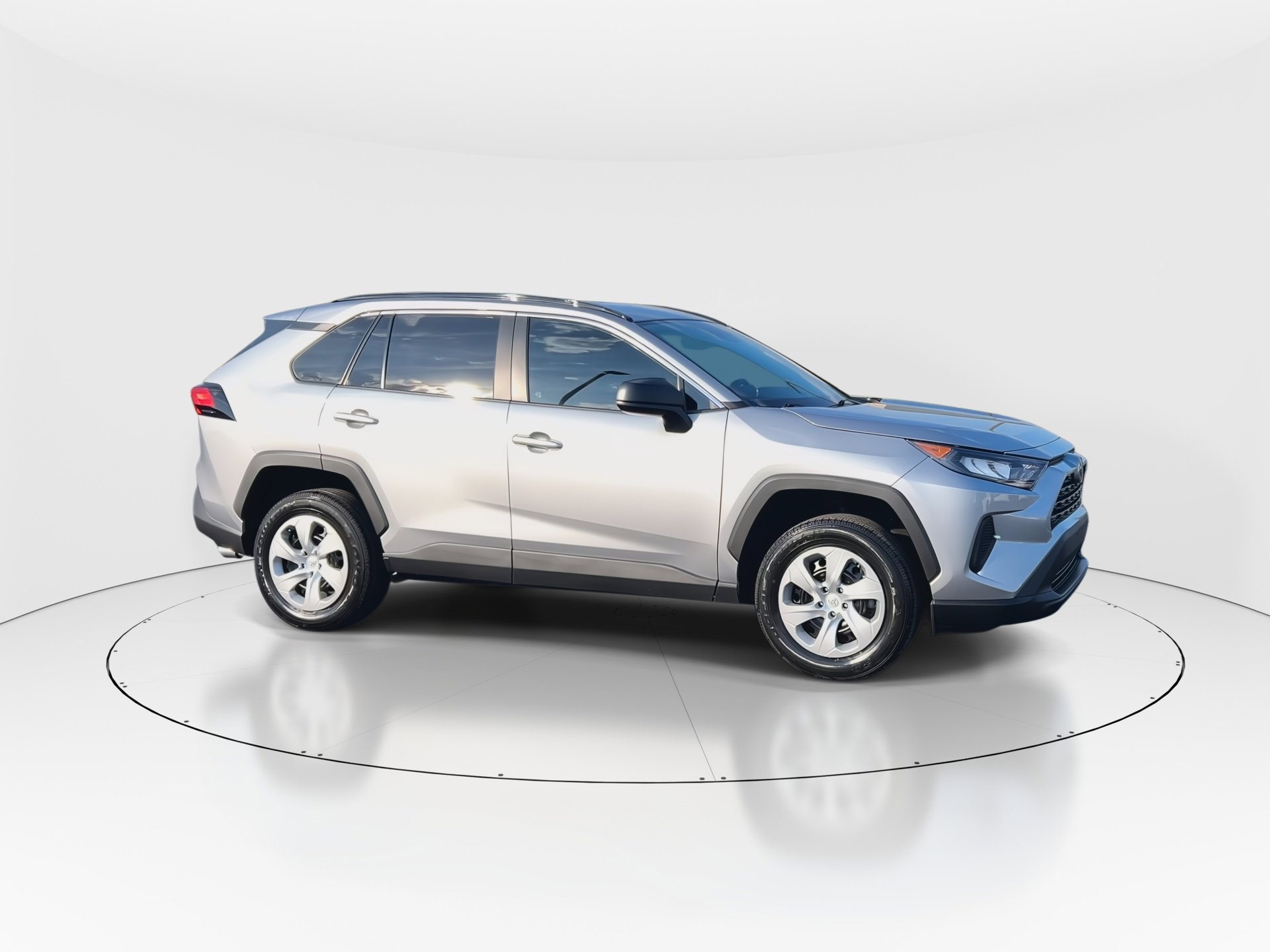 2021 Toyota RAV4 LE photo 9