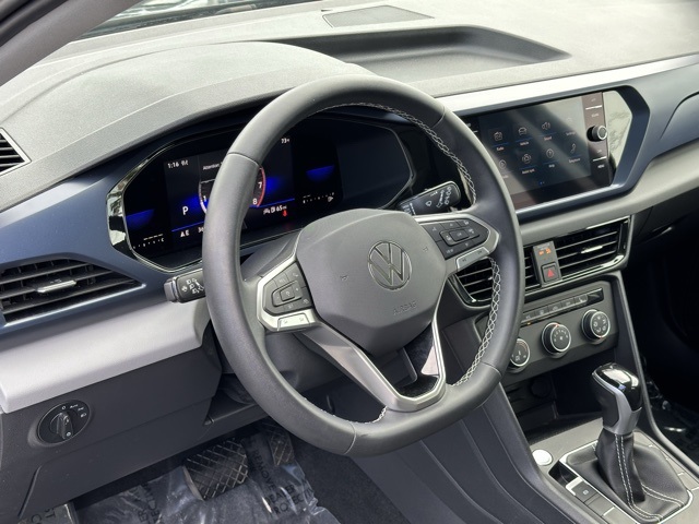 2022 Volkswagen Taos SE photo 3