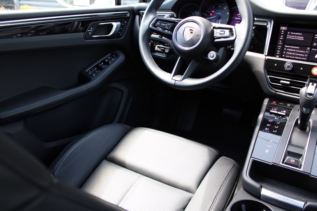2024 Porsche Macan photo 11