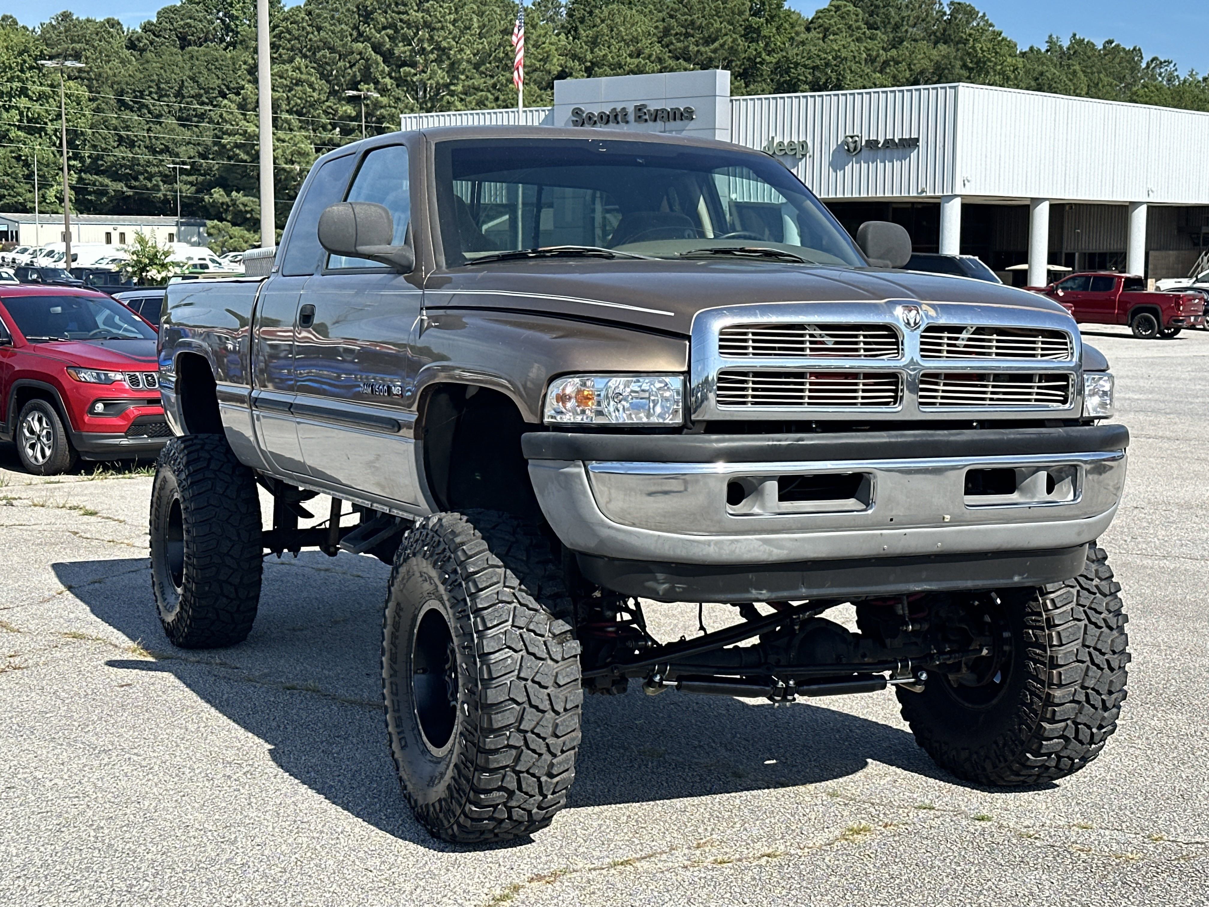 1B7HF13Z5YJ168241