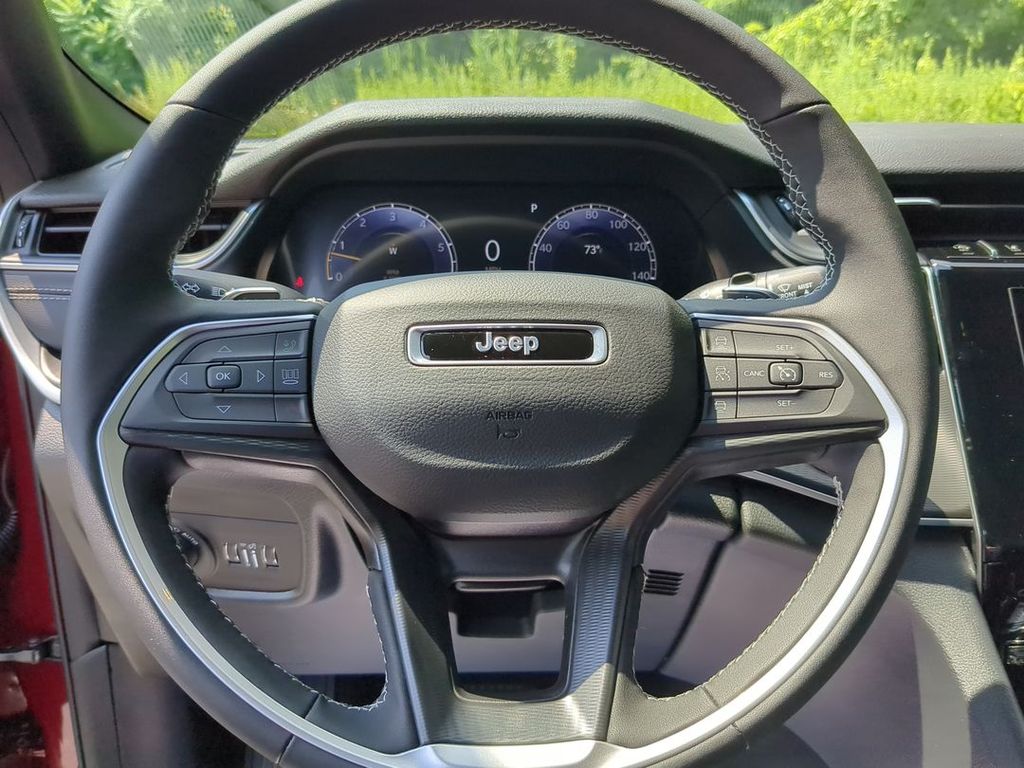 2025 Jeep Grand Cherokee Laredo X photo 13