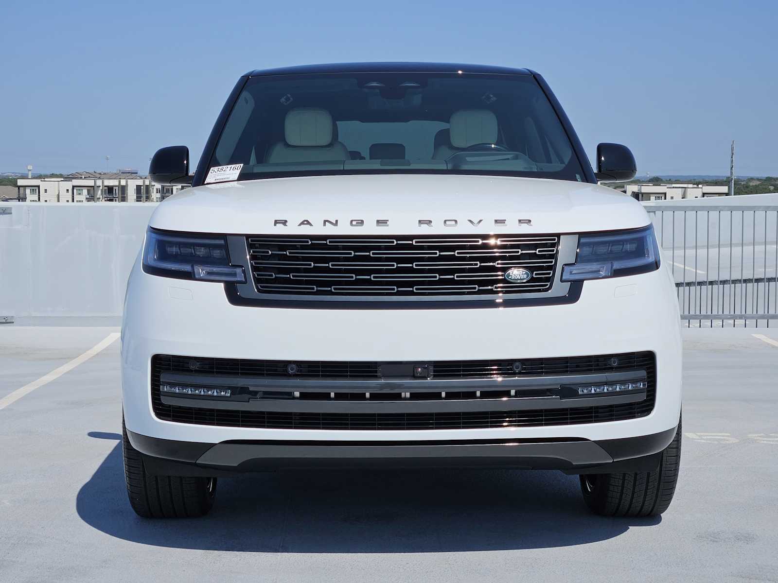 2025 Land Rover Range Rover SE photo 2