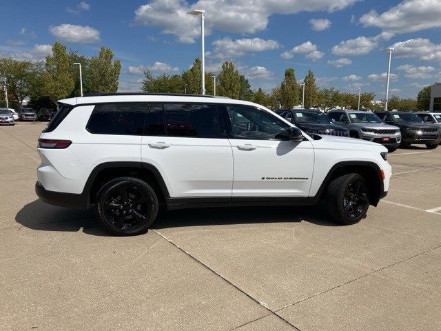 2023 Jeep Grand Cherokee Laredo Altitude photo 4