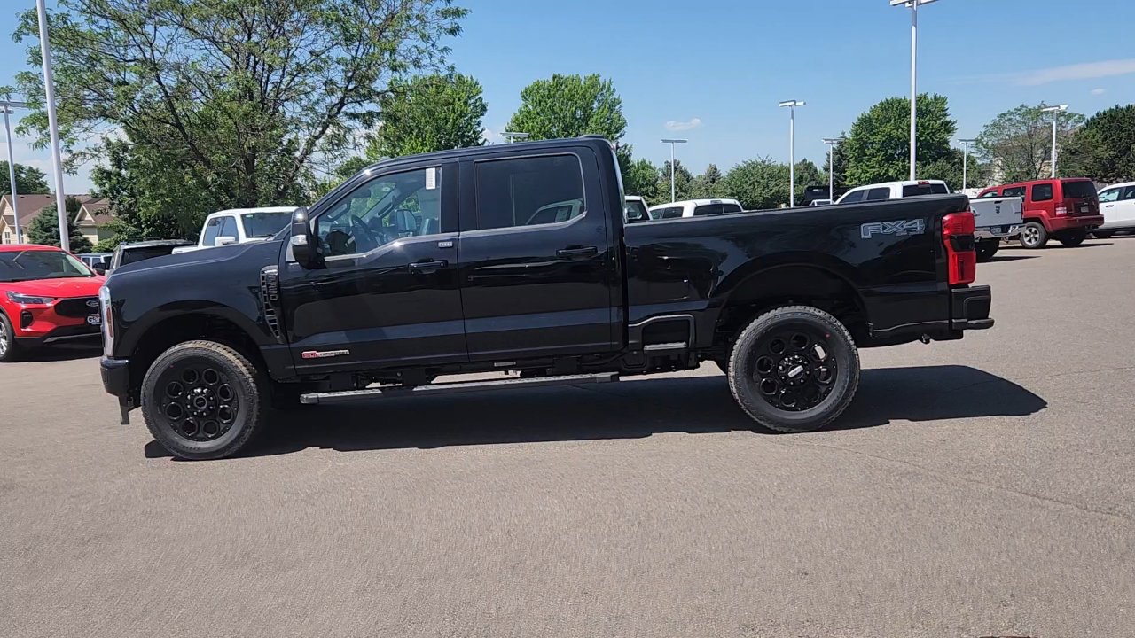 2025 Ford F-350 Lariat photo 2