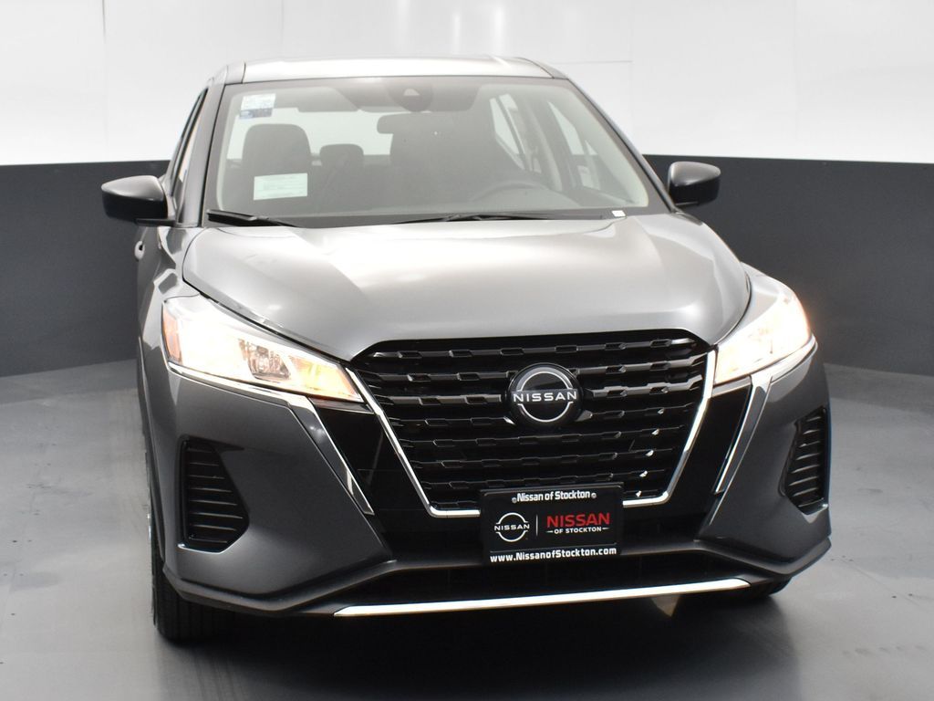 2025 Nissan Kicks Play S photo 2