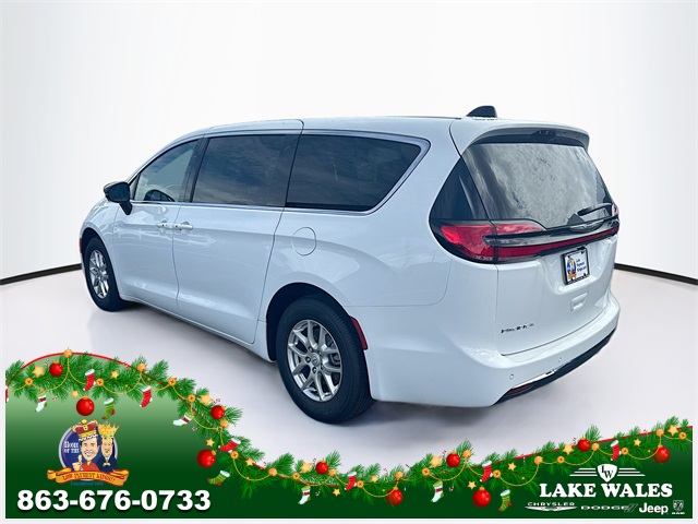 2026 Chrysler Pacifica photo 4