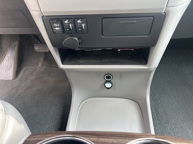 2016 Toyota Sienna XLE photo 14