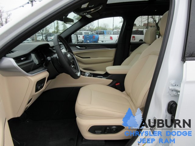 2025 Jeep Grand Cherokee Limited photo 7