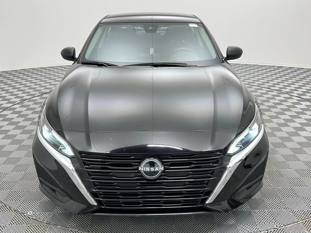 2024 Nissan Altima 2.5 SV photo 2
