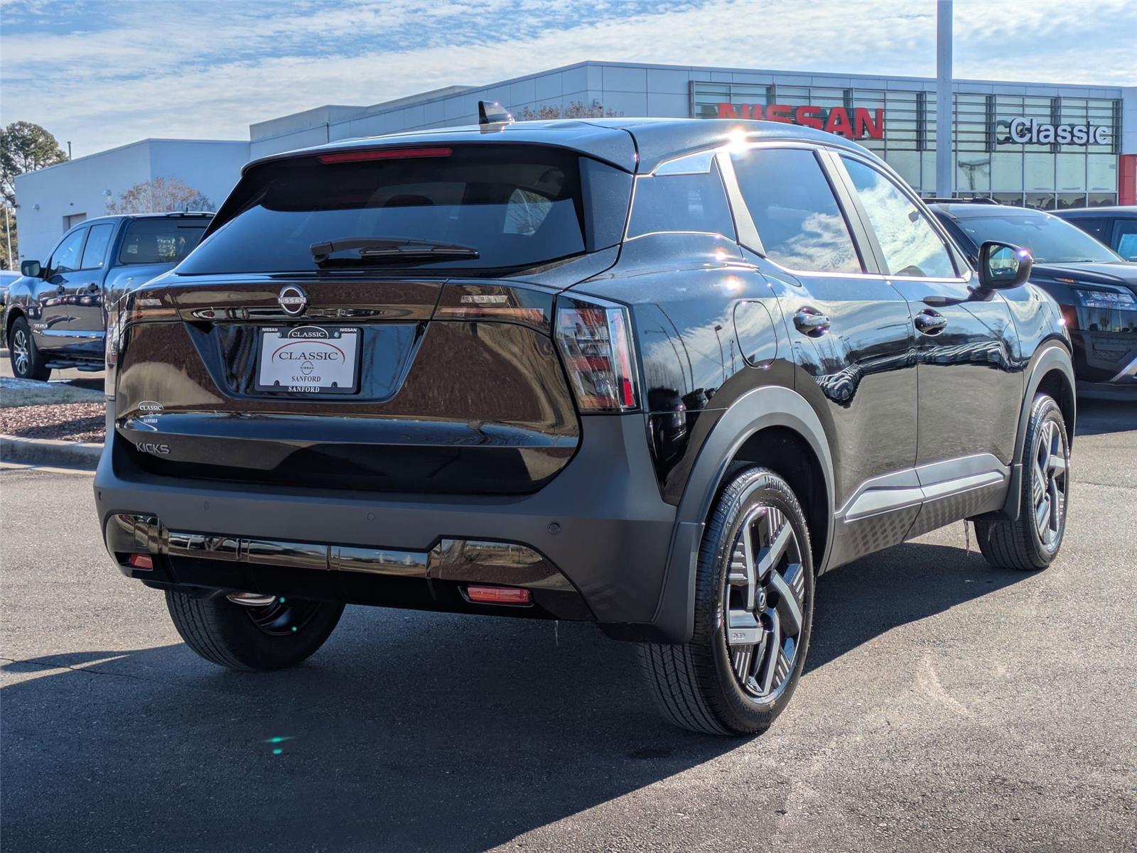 2025 Nissan Kicks SV photo 5