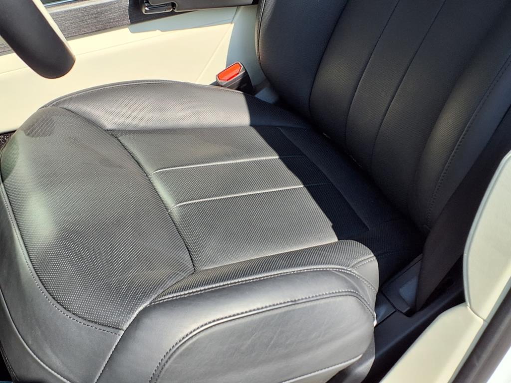 2024 Land Rover Range Rover SE photo 5